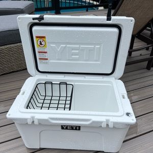 Yeti Tundra 45 Cooler